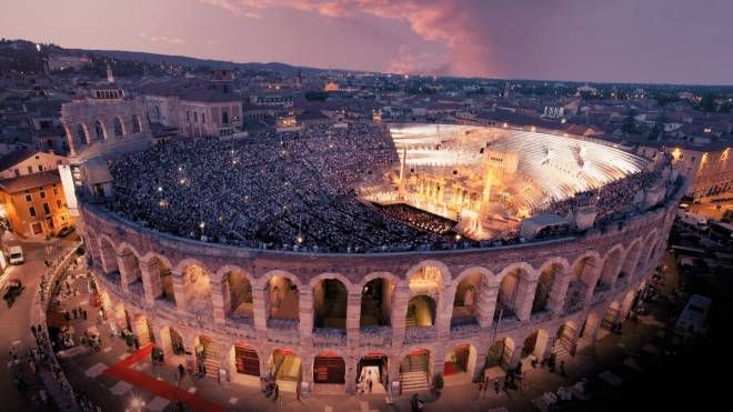 L'Arena di Verona vista dall'alto