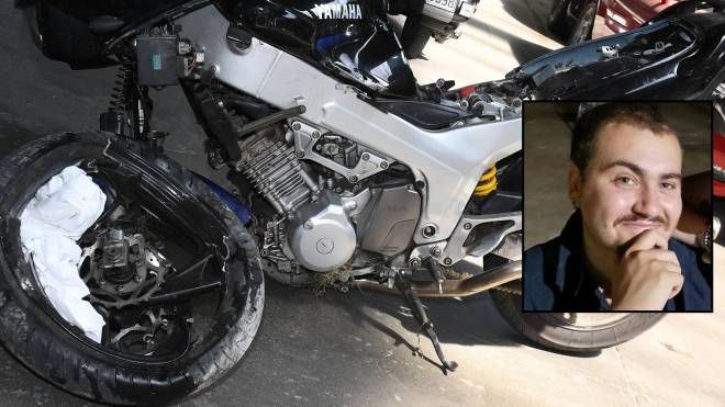 Luca Valmori morto a 26 anni nell'incidente in moto a Campogalliano (Modena)