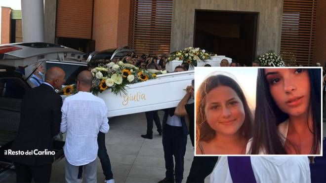 Il funerale di Giulia e Alessia Pisanu a Castenaso