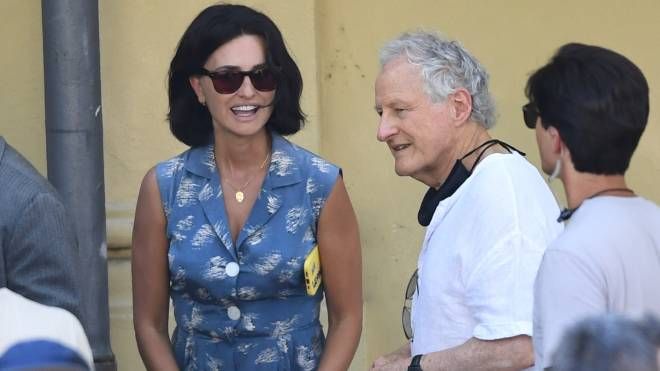 L’attrice Penelope Cruz col regista Michael Mann durante le riprese del film su Ferrari