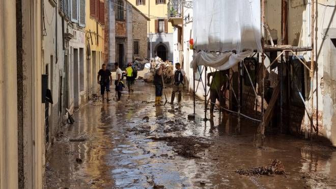 Alluvione nelle Marche, devastazione a Cantiano (Foto Dire)