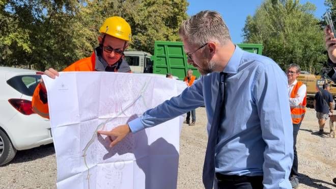 Il sindaco Lepore illustra la mappa dei lavori