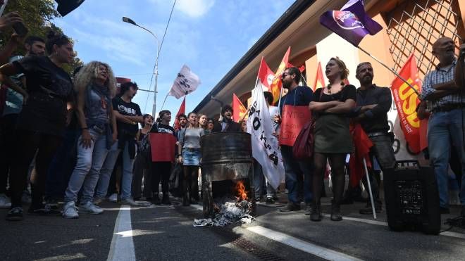 La protesta del sindacato Usb a Bologna