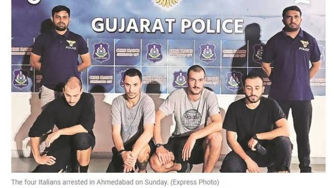 La foto degli italiani arrestati sull'Indian Express