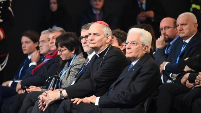 Il presidente Mattarella Accanto al cardinale Zuppi e l'ex sindaco Merola (Schicchi)