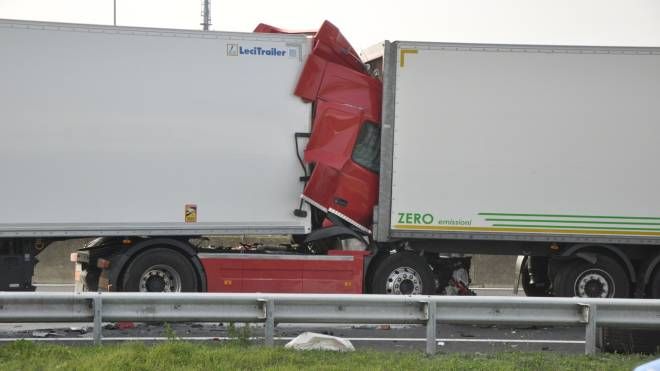 Incidente in A14, coinvolti mezzi pesanti (Frasca)