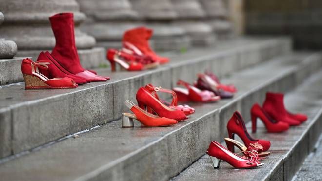 Scarpe rosse, simbolo della lotta alla violenza contro le donne