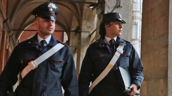 Carabinieri di pattuglia a Bologna