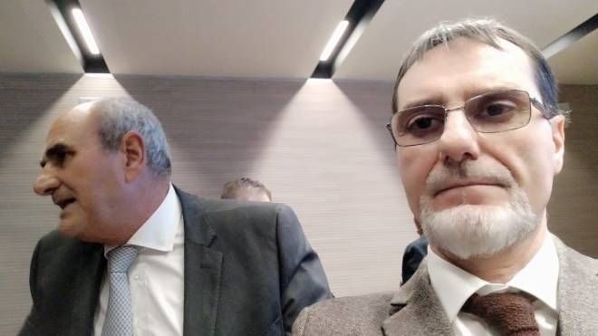 Andrea Marchionni a destra con il   direttore  dello  zooprofilattico  Vincenzo Caputo